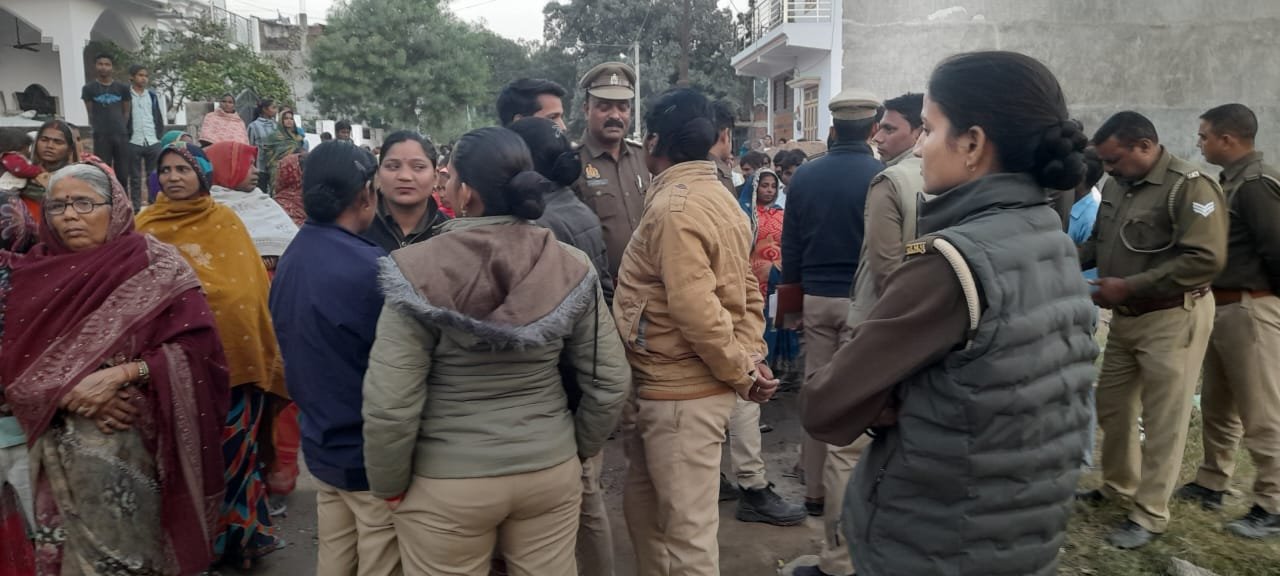रायबरेली-दिहाड़ी मजदूर का शव पहुंचने से पहले परिजनों का हंगामा ,पुलिस के छूटे पसीने