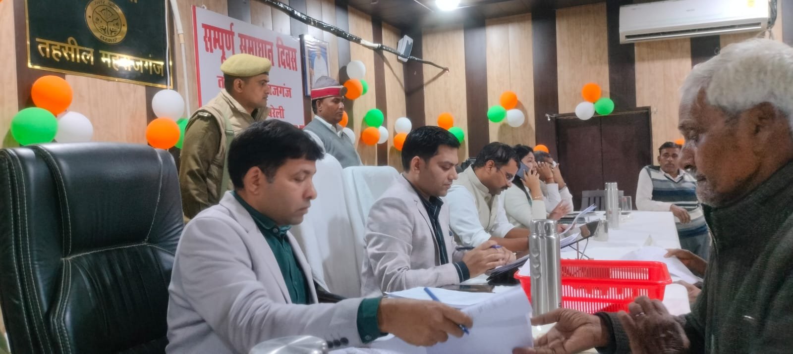 Raibareli-सीडीओ की अध्यक्षता में संपन्न हुआ समाधान दिवस 37 शिकायतों में 4 का निस्तारण