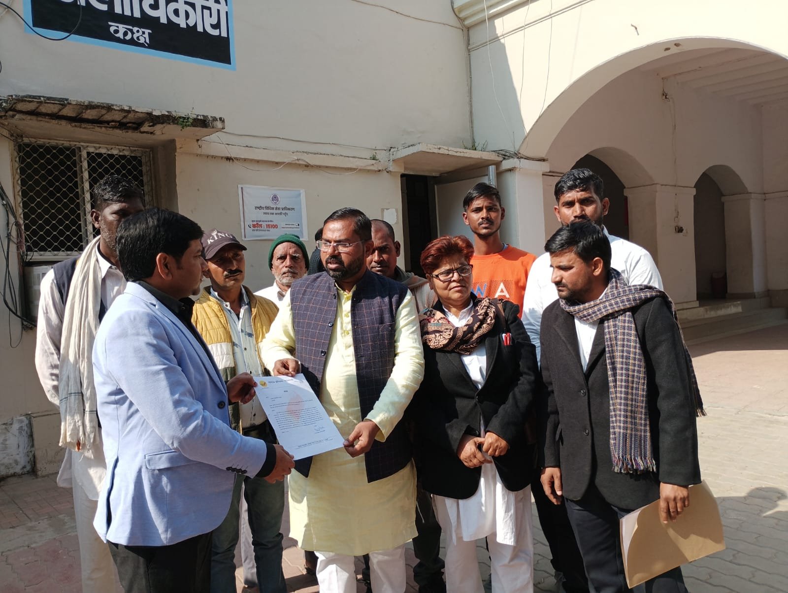 रायबरेली-500 की गड्डियों के वायरल वीडियो के मामले में स्वराज इंडिया पार्टी ने दिया जिला प्रशासन को ज्ञापन*