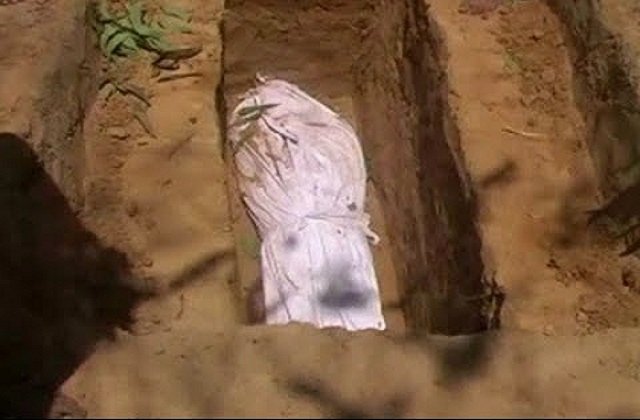 रायबरेली-आखिर कार सुबह खेत में दफन हुआ श्रमिक का शव,,,, 