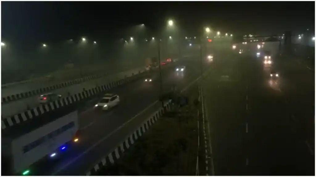 दिल्ली-नोएडा में ठंड का ट्रिपल अटैक, कोल्ड वेव, फॉग के साथ बारिश का अनुमान