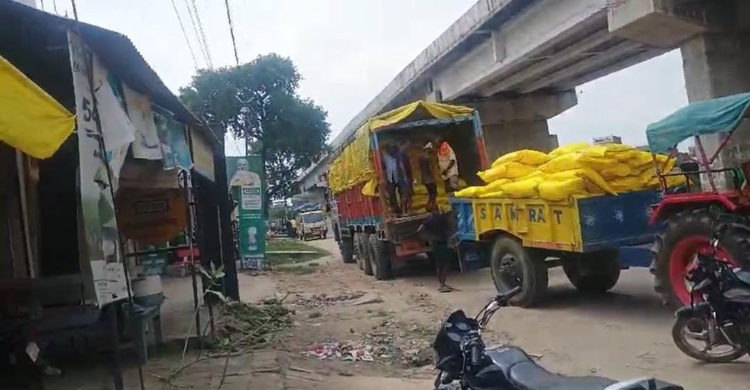 रायबरेली-इफको केंद्र से खाद की कालाबाजारी का वीडियो बनाने पर पीटा,कोतवाली में दी तहरीर