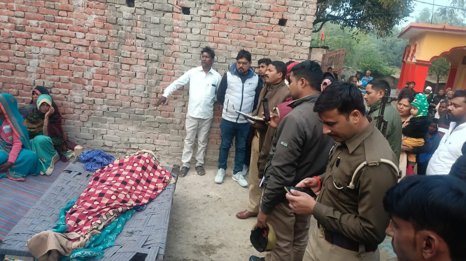 रायबरेली-बरामदे में फांसी के फंदे से लटकता मिला किशोरी के शव