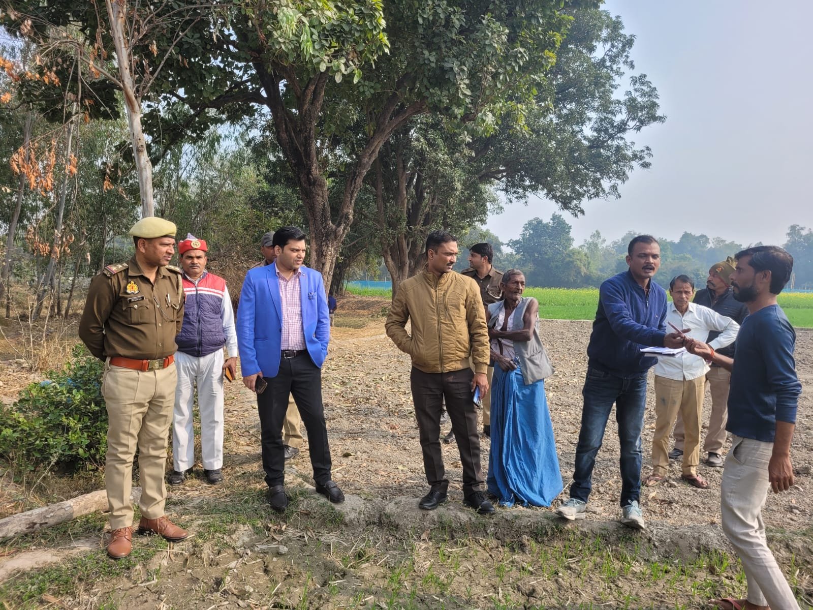 रायबरेली-एसडीएम नें अफीम लाइसेंसी किसानों एवं मदिरा दुकानदारों का किया औचक निरीक्षण