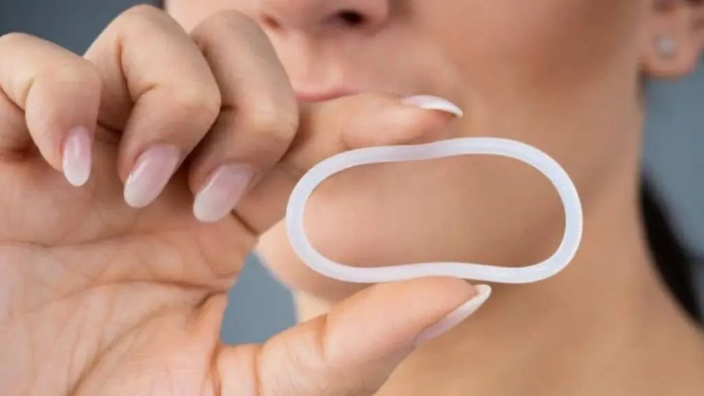 लड़कियों में प्रेग्नेंसी रोकने के लिए बाजार में आ गई 'योनि मार्ग की रिंग'.. जानिए असरदार तरीका!