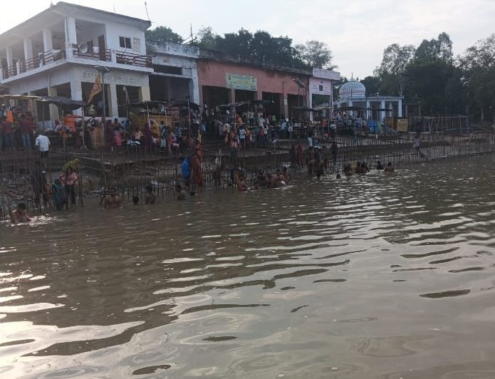 रायबरेली-ठंड पर भरी पड़ी आस्था , हजारों लोगों ने लगाई गंगा में डुबकी