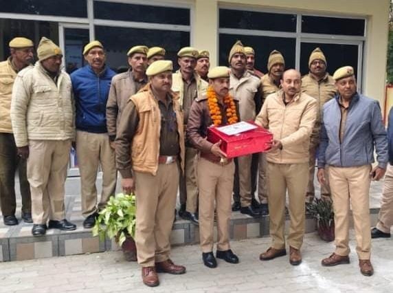 रायबरेली-कोतवाली प्रभारी ने प्रशस्ति पत्र देकर होमगार्ड को किया सम्मानित 