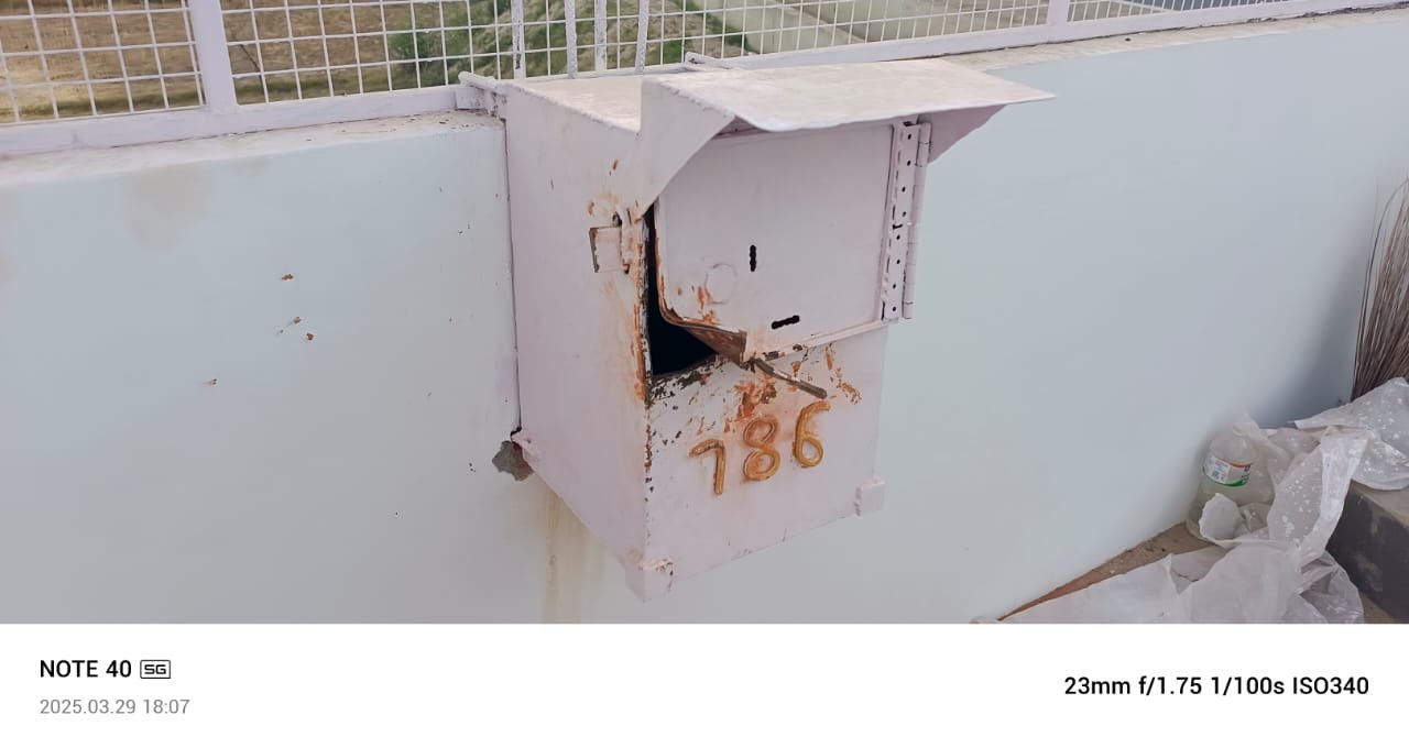 रायबरेली-दरगाह का गेट का ताला तोड़कर दान पेटियों से दान का पैसा चोरी,,,,  ? 