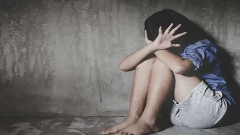 16 साल की लड़की को शराब पिलाकर 4 घंटे तक बंद कार में रेप करते रहे 4 दोस्त, आरोपी बोला- ऐसा मजा.