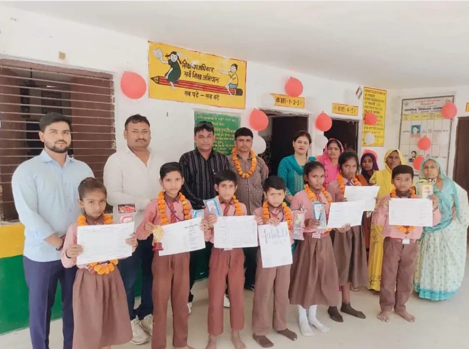 रायबरेली-स्कूल चलो अभियान वार्षिकोत्सव में छात्रों को मिला सम्मान अभिभावकों को दी सरकारी योजना की जानकारी