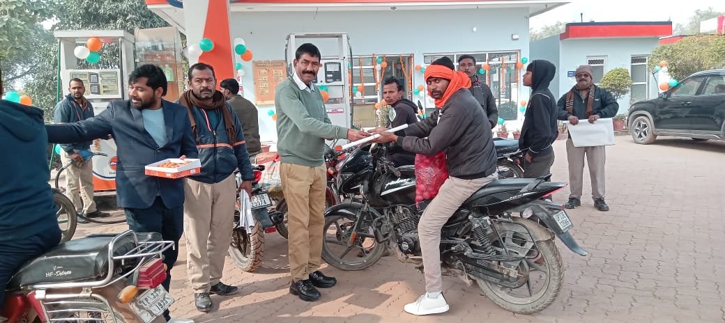 रायबरेली-उपभोक्ताओं की संतुष्टि के 21 वां साल पर  वितरित किए गए उपहार 