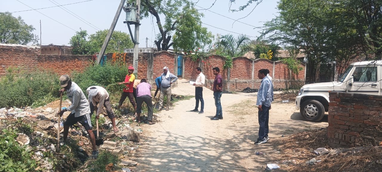 रायबरेली जनपद की ग्राम पंचायतों में संचारी रोग नियंत्रण अभियान के अंतर्गत चलाया जा रहा वृहद स्वच्छता अभियान