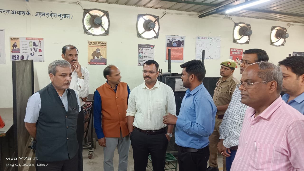 रायबरेली-सीडीओ ने राजकीय प्रशिक्षण केन्द्र कौशल विकास संस्थान व आई०टी०आई० का किया निरीक्षण