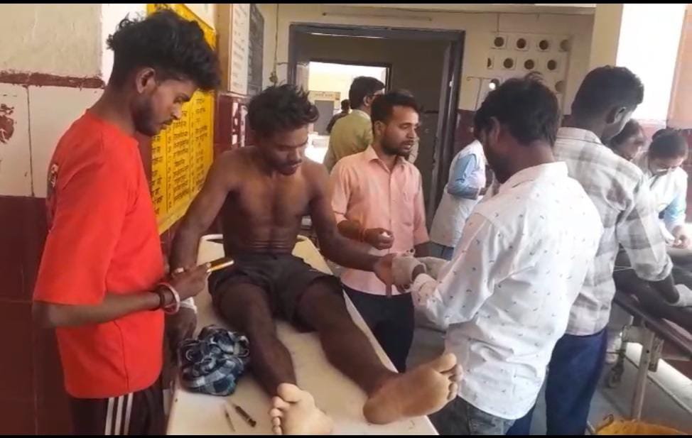 रायबरेली-बाइक सवार को अज्ञात वाहन ने मारी टक्कर ,हालत गंभीर