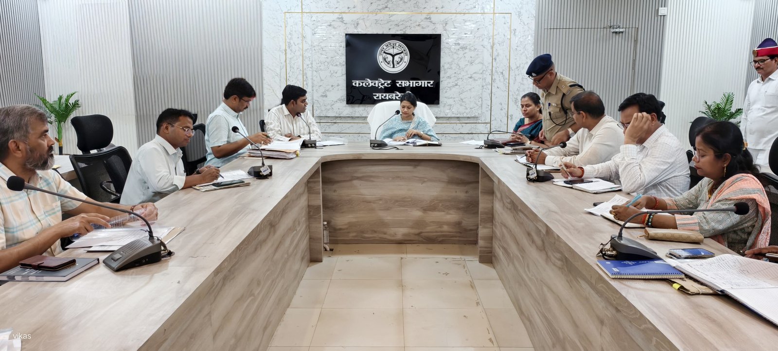 रायबरेली में ग्रीन स्पेस बढ़ाए जाने के लिए करे विशेष प्रयास : डीएम