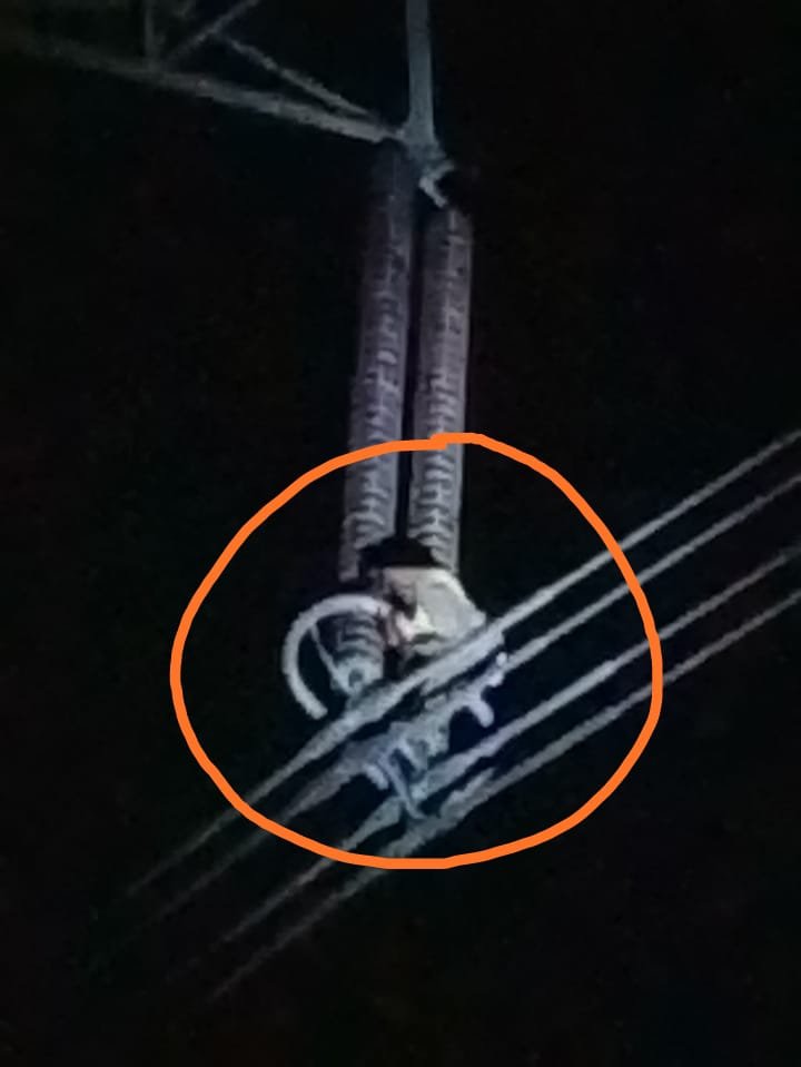 रायबरेली- आखिर ऐसा क्या हुआ जो एक युवक विजली के 765 केवी लाईन पर,,,, 