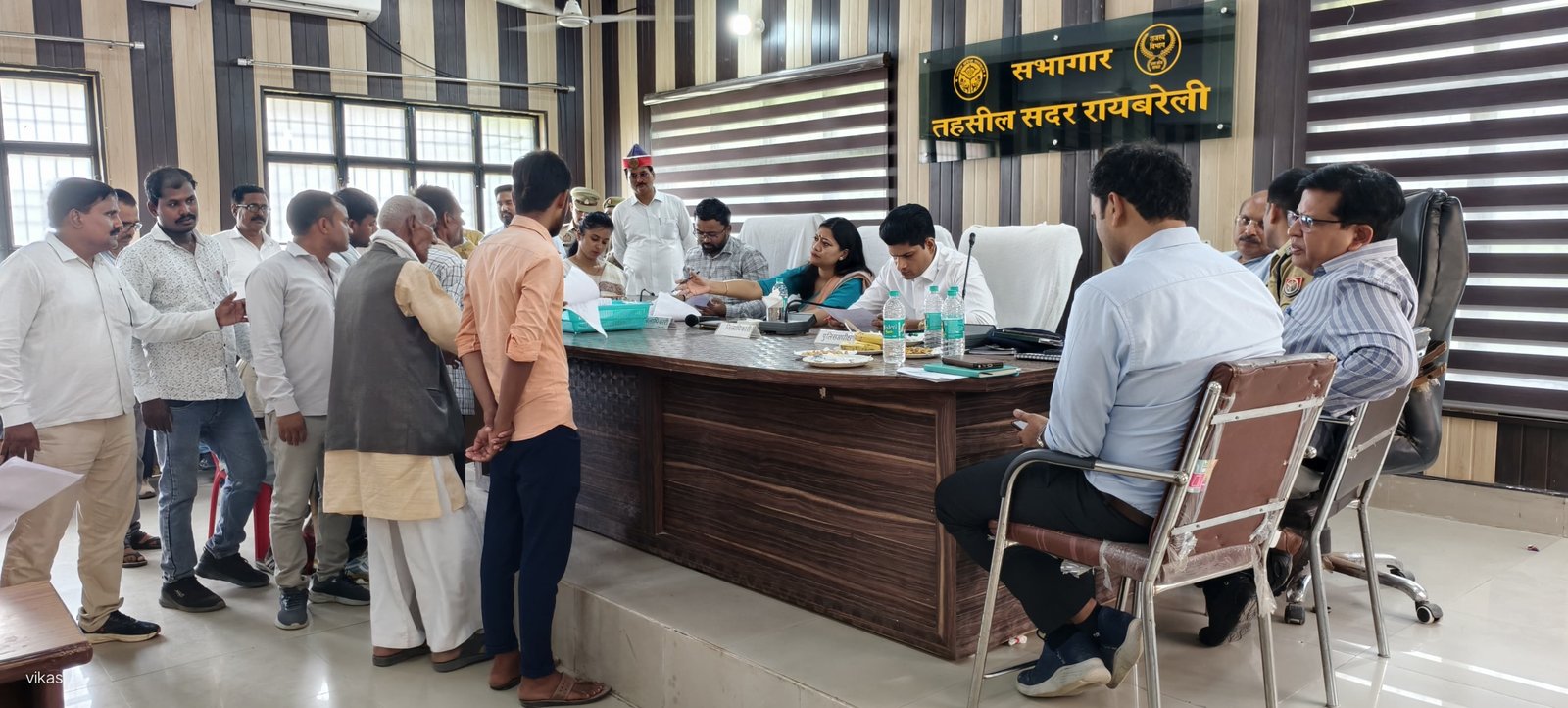 रायबरेली-शिकायतों का समयबद्ध व गुणवत्तापूर्ण से निस्तारण कराए अधिकारी : डीएम