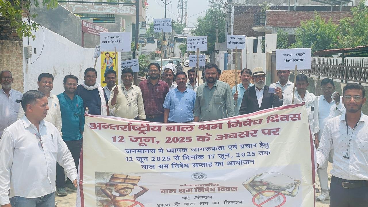 रायबरेली-बाल श्रम’’ के प्रति लोगों को जागरूक करने लिये रैली व हस्ताक्षर अभियान का हुआ आयोजन