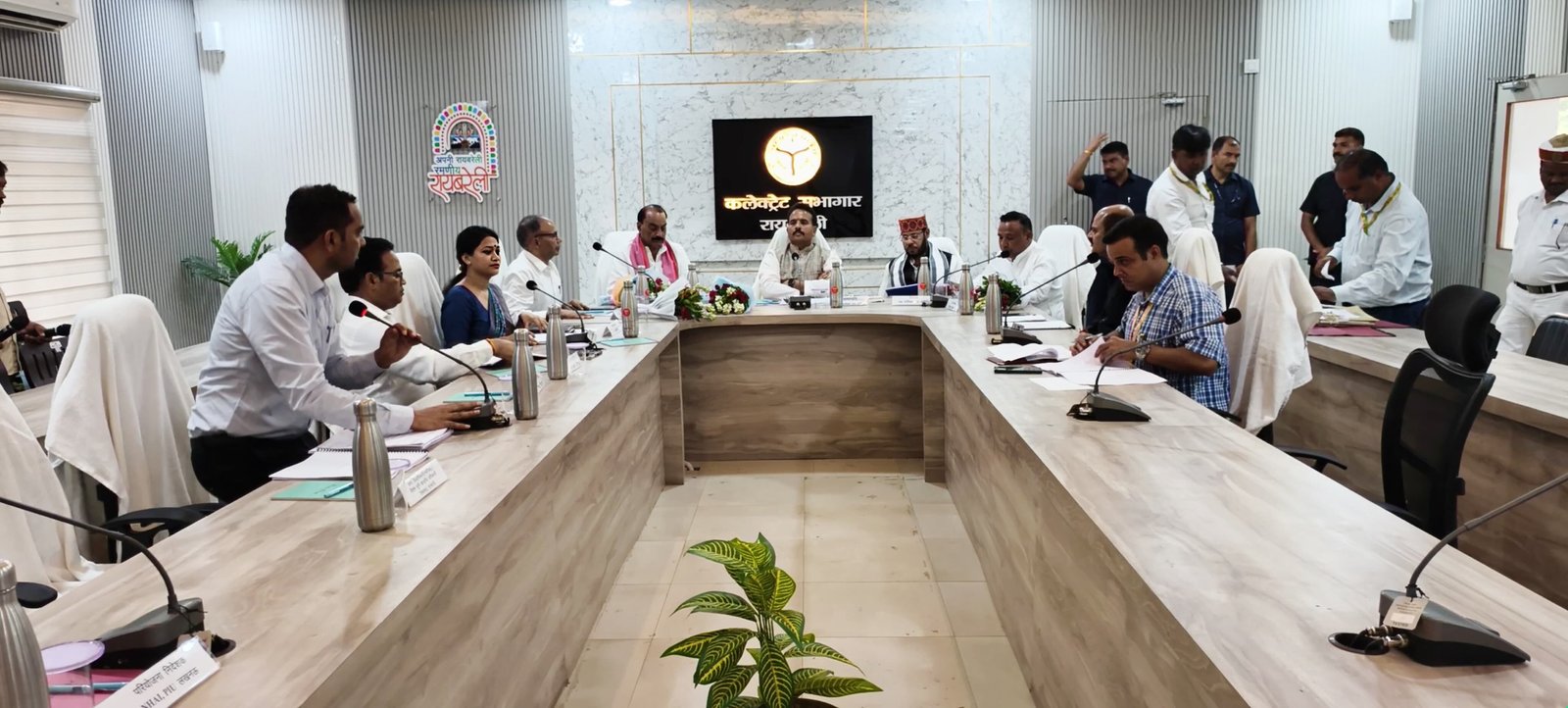 उ0प्र0 विधान सभा याचिका समिति की उप समिति की बैठक सम्पन्न