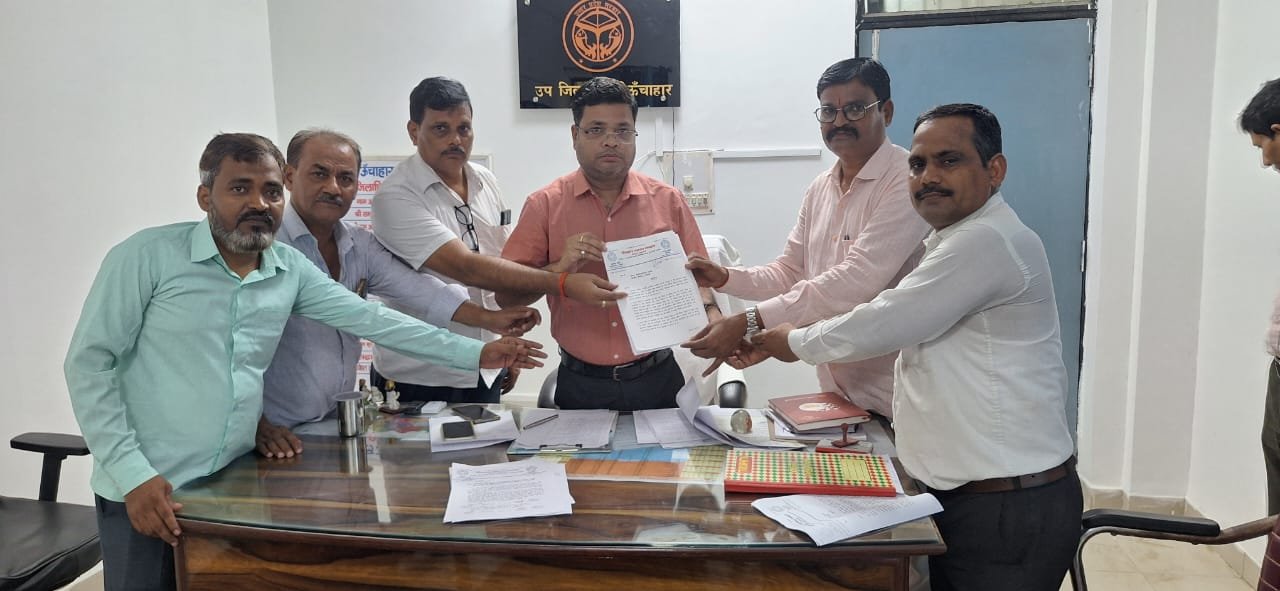 रायबरेली-ओवर ब्रिज सर्विस रोड और जल निकासी को लेकर छलका व्यापारियों का दर्द , एसडीएम को सौंपा ज्ञापन