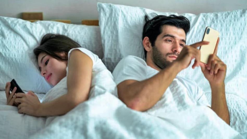 रायबरेली में गैर मर्द से बात करने के शक में पत्नी पर जानलेवा हमला