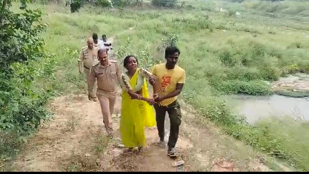 रायबरेली में अपनी जान पर खेल कर दो हेड कांस्टेबल ने बचाई महिला की जान