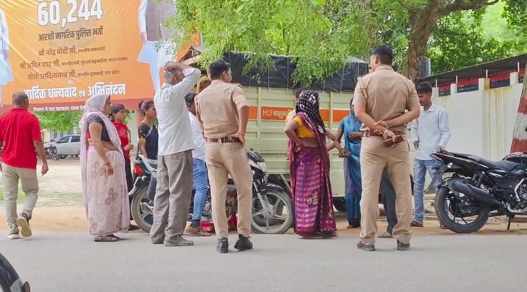 रायबरेली में पीड़ित परिजनों ने दरोगा पर धमकाने व दबाव बनाने का लगाया आरोप,एसपी से लगाई गुहार