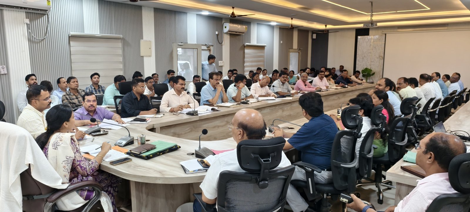 रायबरेली-संचारी रोग नियंत्रण अभियान तैयारियों को लेकर डीएम ने की बैठक