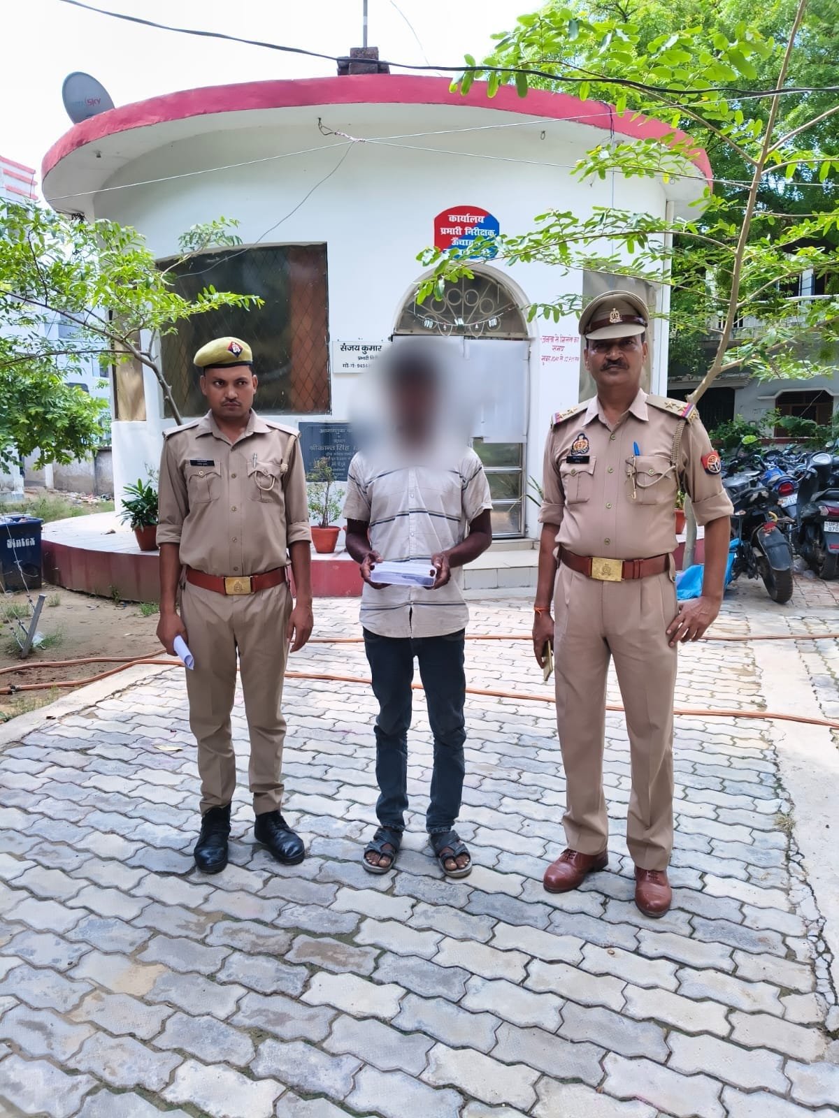 रायबरेली-ऊंचाहार पुलिस ने मुखबिर की सूचना पर एक तमंचा वा दो जिन्दा कारतूस के साथ एक युवक को किया गिरफ्तार