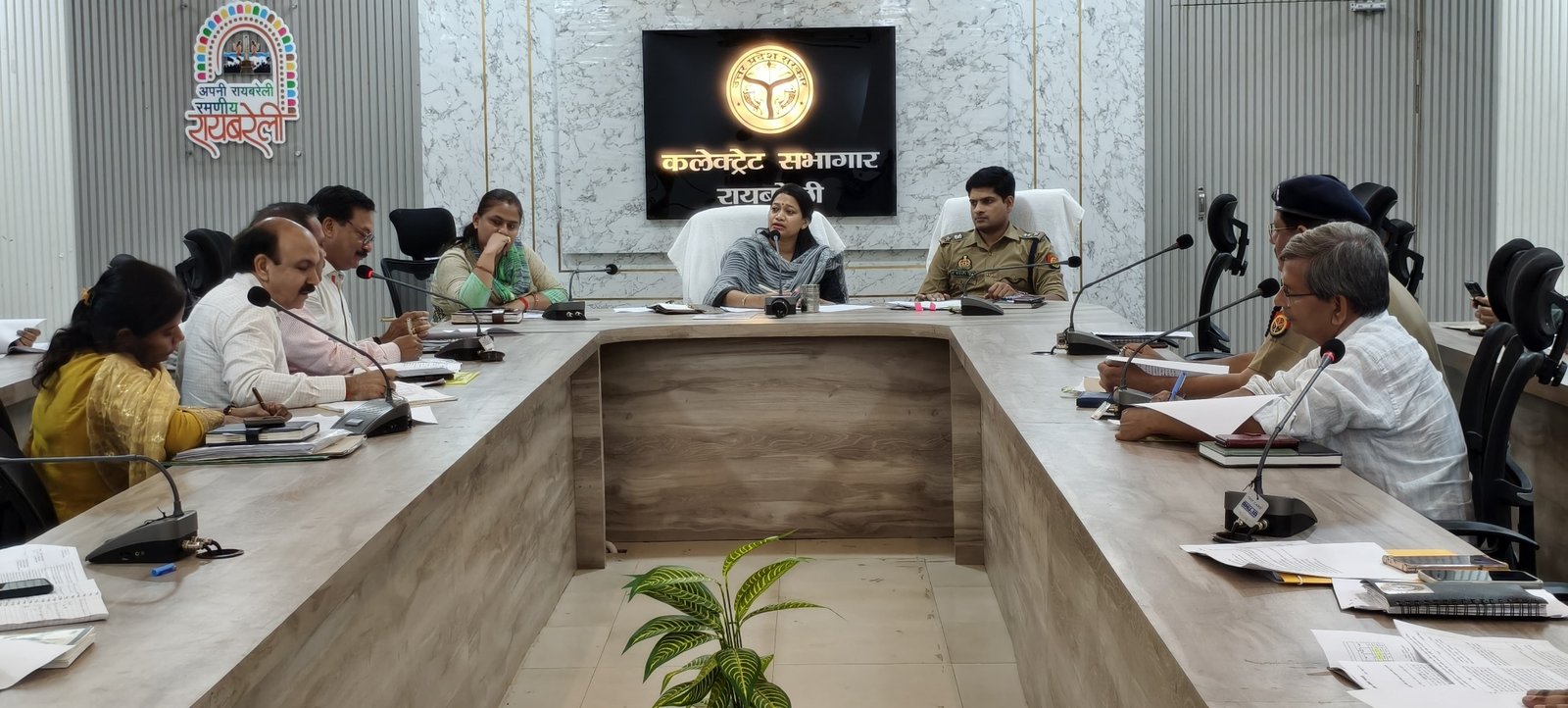 रायबरेली-डीएम-एसपी की अध्यक्षता में जिला सड़क सुरक्षा समिति की बैठक सम्पन्न