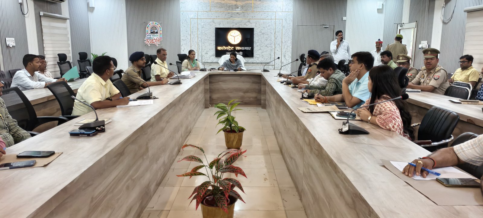 रायबरेली-नशीले पदार्थों की तस्करी रोकने के लिए सख्त कार्यवाही करें: डीएम