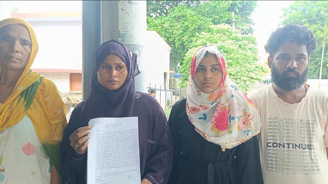 रायबरेली-पुलिस वर्दी में  चार पहिया सवार लोगों ने रात में बोला धावा, आधा घंटे तक मचाया तांडव,,,, 