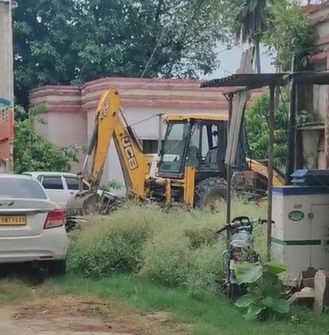 रायबरेली- अवैध खनन में जेसीबी हुई सीज तो ट्रेक्टर डाली कहां गए यह बड़ा सवाल है कहीं सिक्को की खनन नें,,,,,,? 