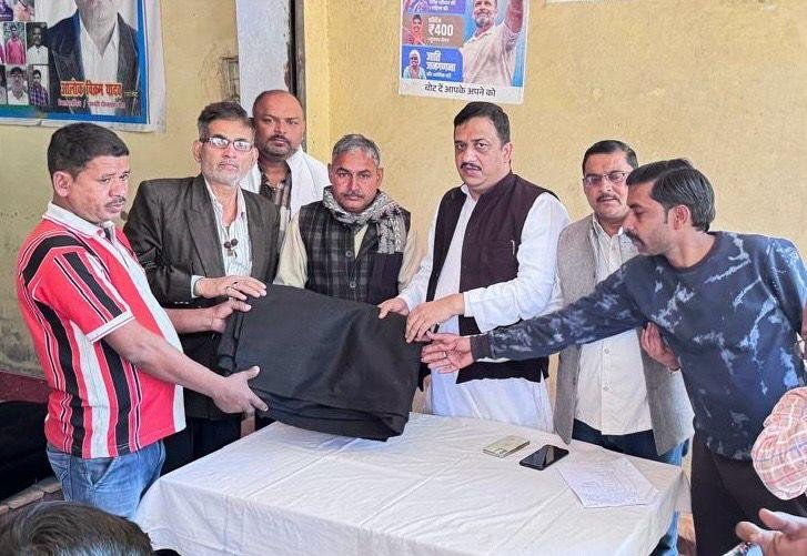 कांग्रेस प्रदेश सचिव एवं पूर्व प्रत्याशी अतुल सिंह ने नुक्कड़ सभा कर लोगो की सुनी जन समस्याएं  