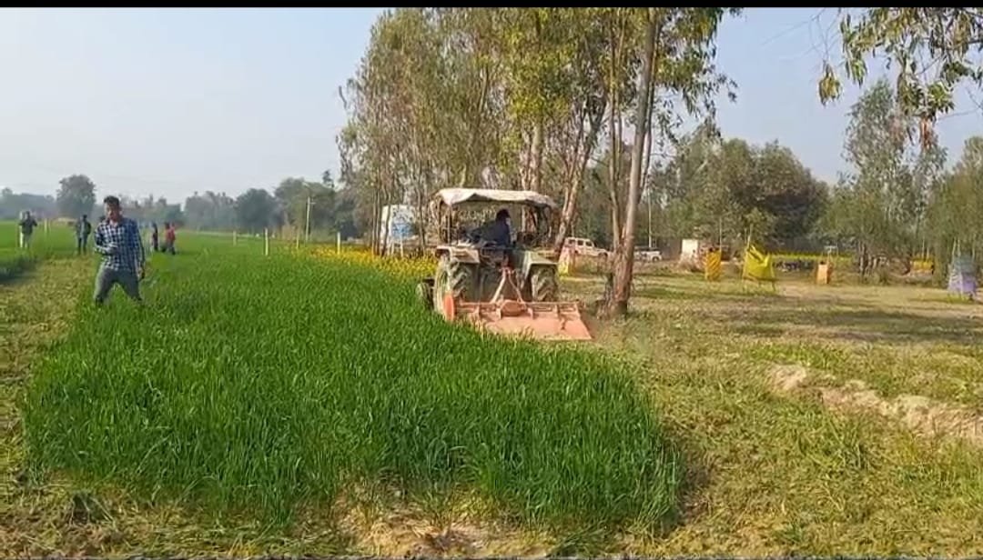 रायबरेली-अवैध कब्जेदारों पर चला जिला प्रशासन का चाबुक