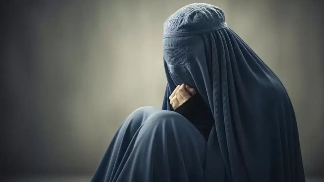 मौलाना की बीवी की नहाते हुए वीडियो बनाई, फिर डिलीट करने के नाम पर बार-बार बनाए शारीरिक संबंध