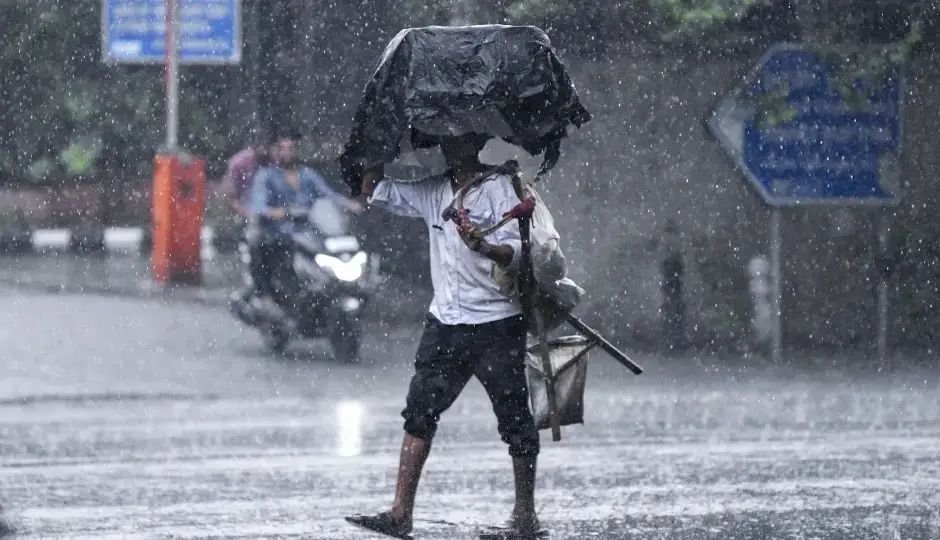 आज यूपी में जमकर बरसेंगे बादल, जानें किन जिलों में भारी बारिश का अलर्ट