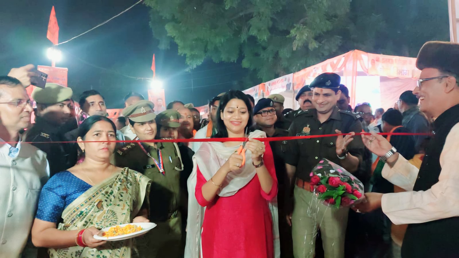 रायबरेली-डीएम-एसपी ने गंगा आरती के साथ किया प्रान्तीय कार्तिक मेले व डलमऊ महोत्सव 2025 का शुभारंभ