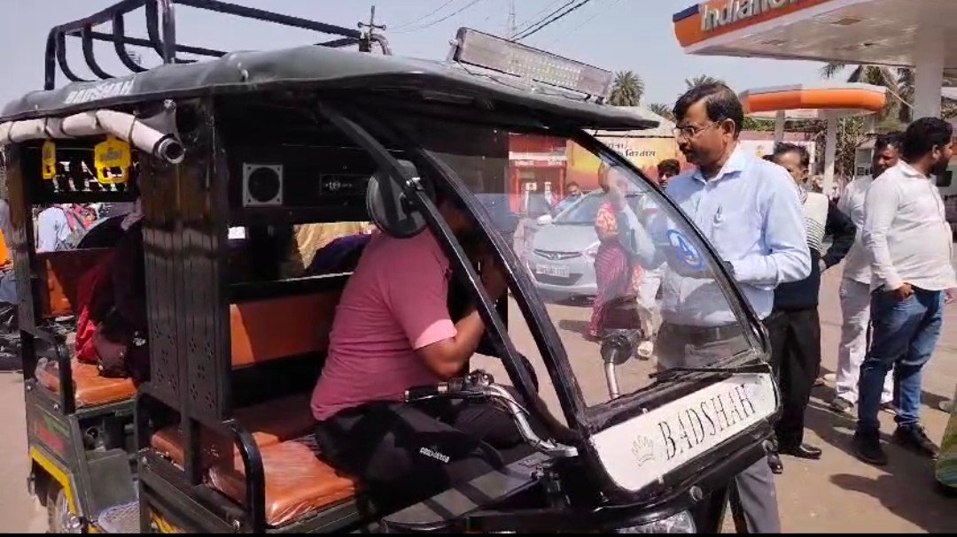 रायबरेली-एआरटीओ प्रवर्तन मनोज कुमार सिंह ने की बड़ी कार्यवाही,एक दर्जन से अधिक डग्गामार वाहन सीज