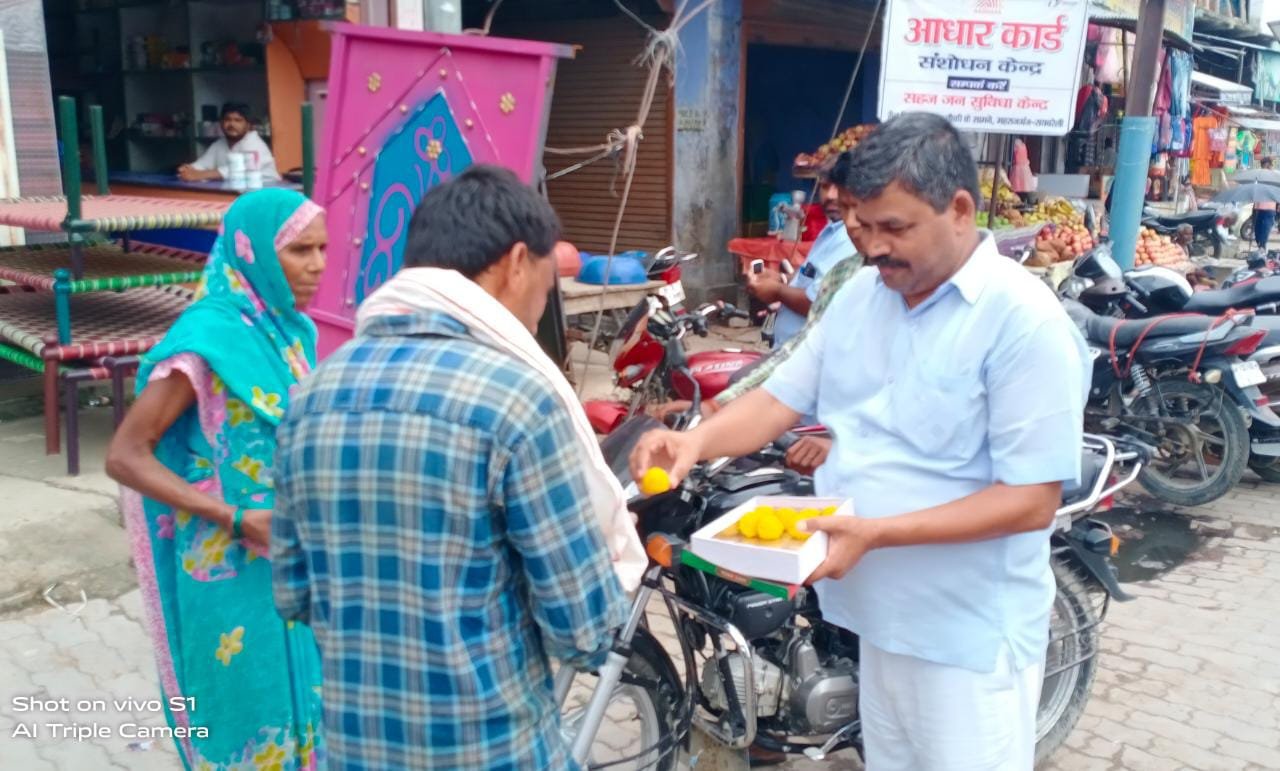 Raibareli-राहुल गाँधी पर सुप्रीम कोर्ट के फैसले के बाद कांग्रेसियों ने मनाया जश्न