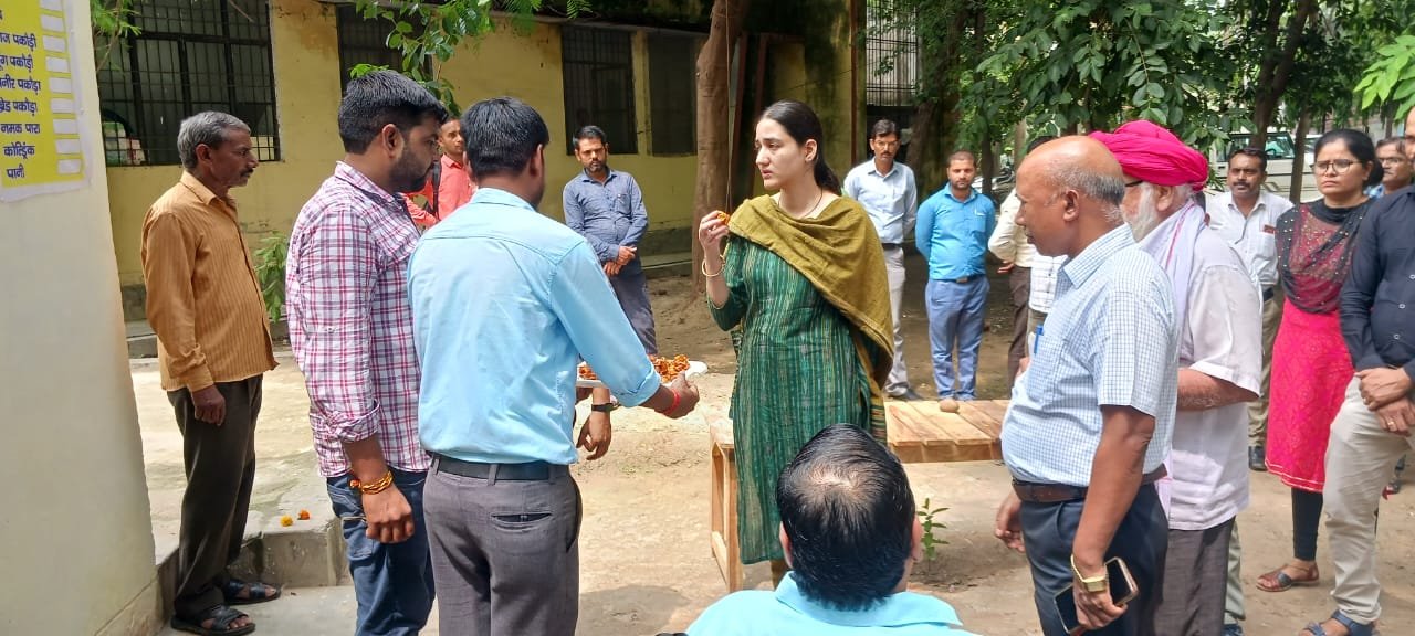 Raibareli-मुख्य विकास अधिकारी ने प्रेरणा कैंटीन का किया उद्घाटन