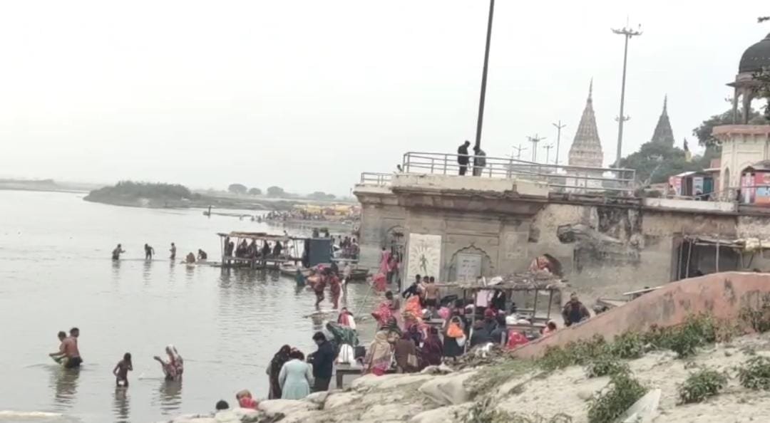 रायबरेली-पौष पूर्णिमा पर भारी संख्या में श्रद्धालुओं ने गंगा में लगाई डुबकी
