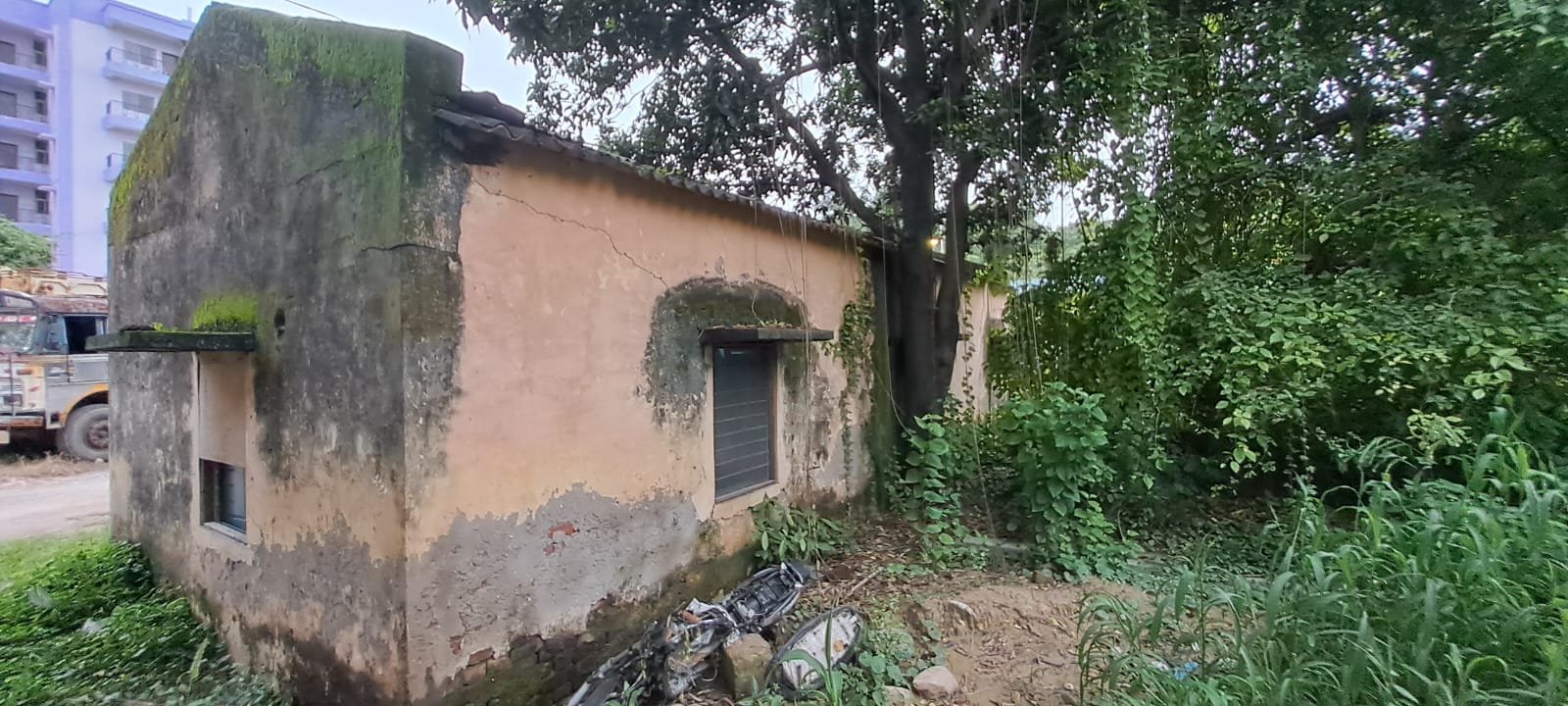 रायबरेली-नाम बड़े दर्शन छोटे,,NTPC स्थित चौकी में एक कमरा तक नही,,,?