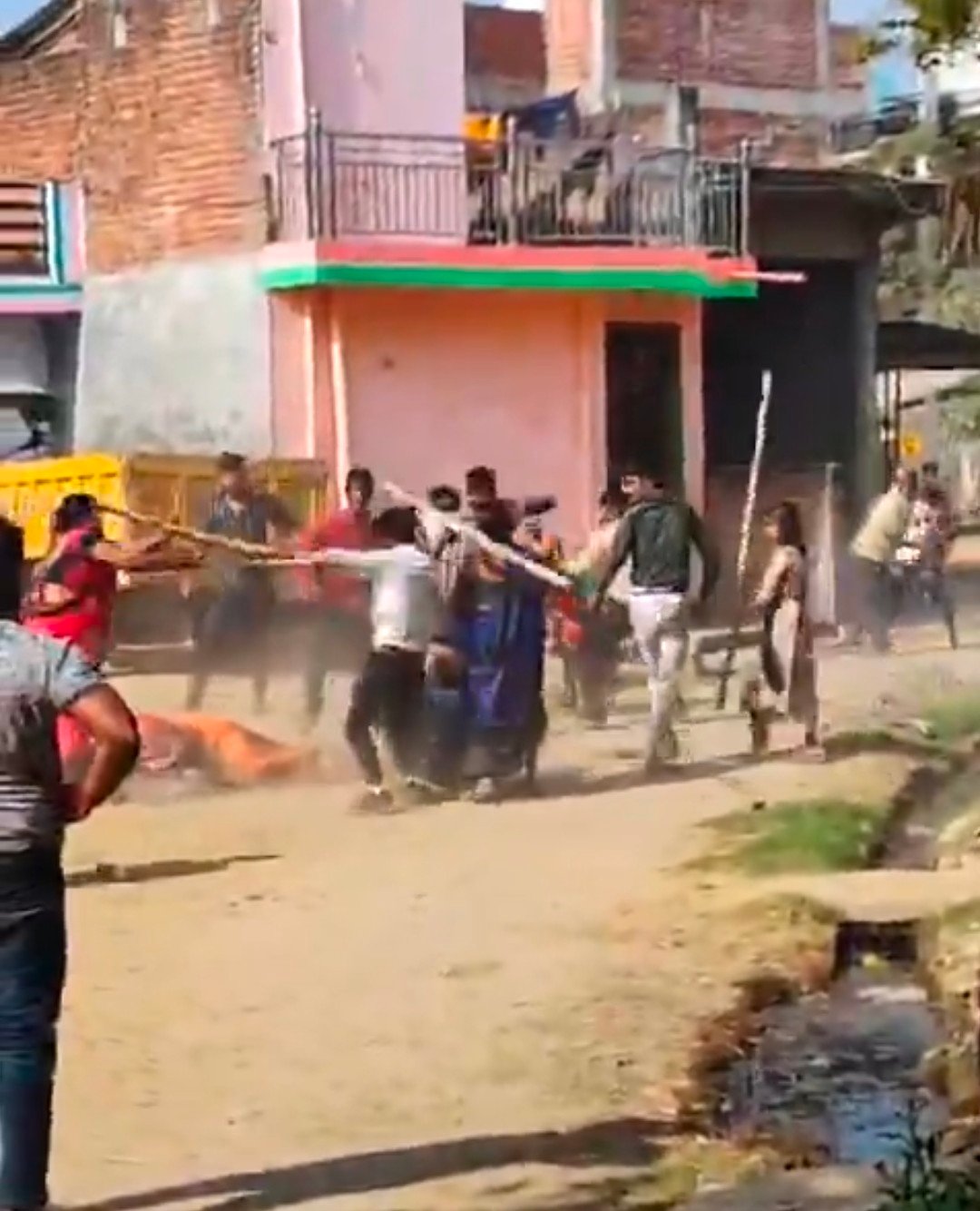 रायबरेली में जमकर चले लाठी डंडे, भिड़ंत का वीडियो सोशल मीडिया पर वायरल