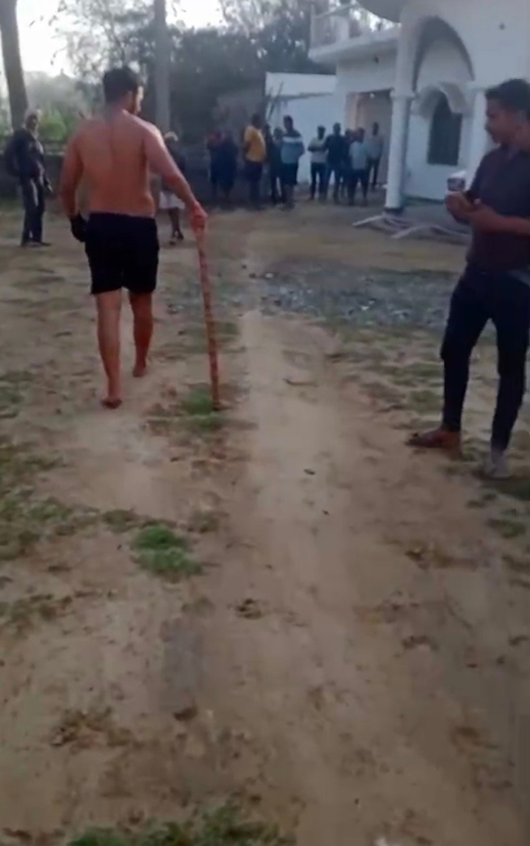 रायबरेली में दंबगो की खुलेआम गुंडई, रास्ते के विवाद में मचाया तांडव