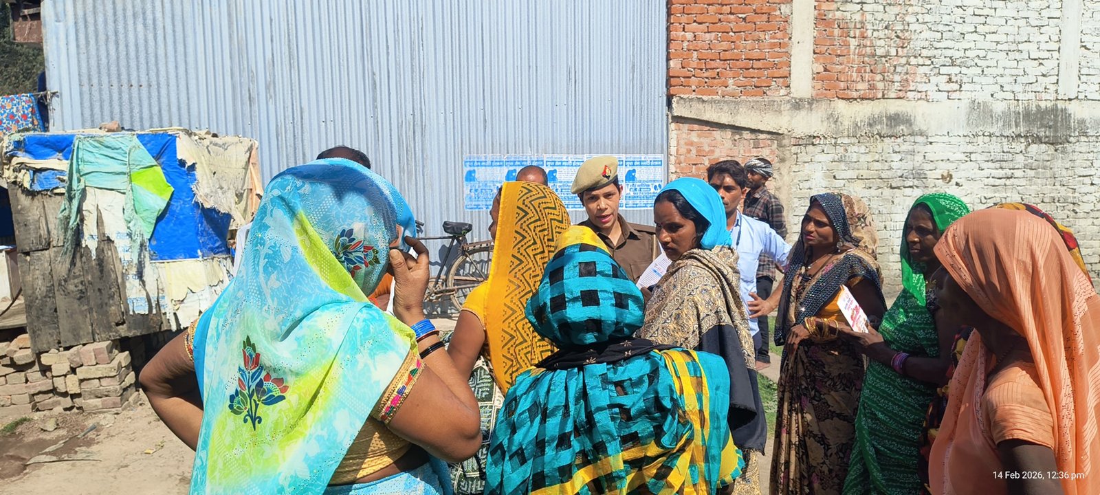 रायबरेली-महिला आरक्षी ने महिलाओं को किया जागरूक