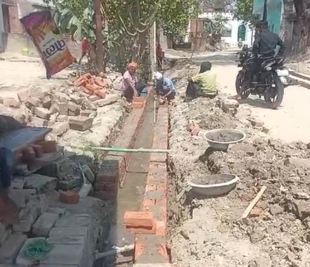 रायबरेली- ईओ साहब सरकारी धन का हो रहा दुरूपयोग, नोटिस के बाद भी मानकविहीन कार्य जारी,,,,, 