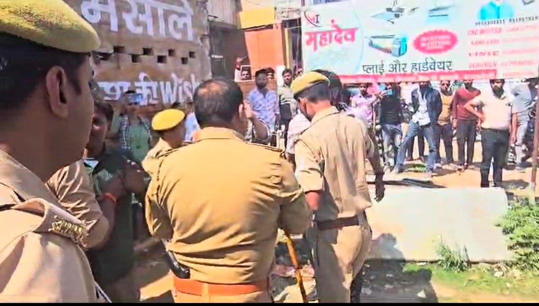 रायबरेली: राजस्व व पुलिस टीम के सामने अभद्रता व मारपीट के मामले में तीन नामजद समेत 10-15 अज्ञात पर दर्ज हुआ मुकदमा