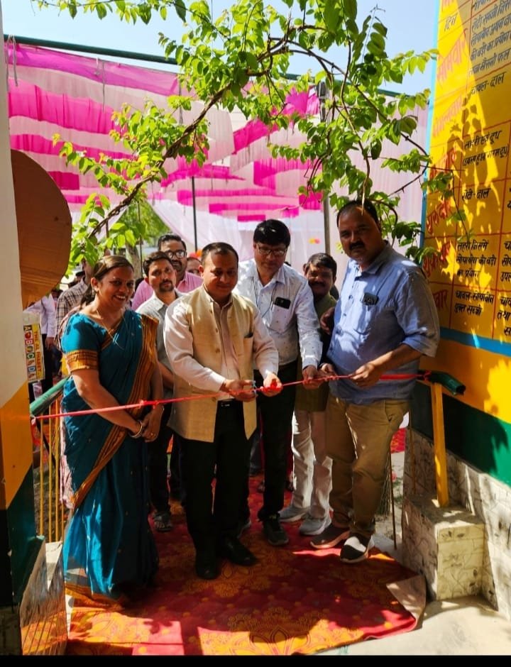 रायबरेली-स्टेट बैंक ने स्कूल को दी सुविधाएं , वार्षिक समारोह में दी सौगात