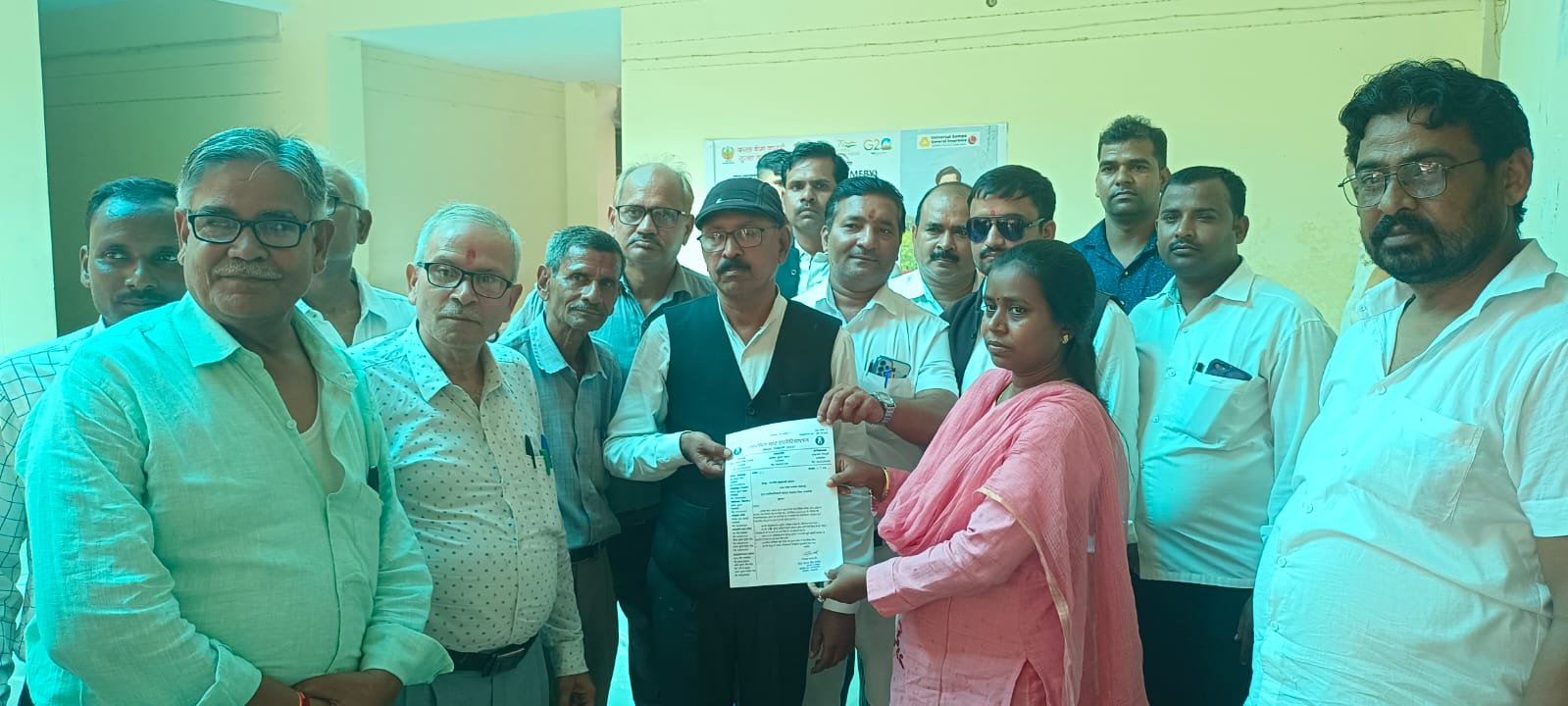 रायबरेली-अधिवक्ता संघ द्वारा मुख्यमंत्री को संबोधित तहसीलदार को सैंपा ज्ञापन,,,,